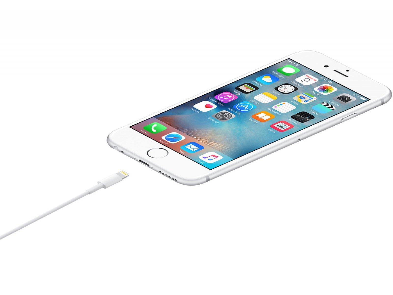 Apple Lighting Inserting into iphone